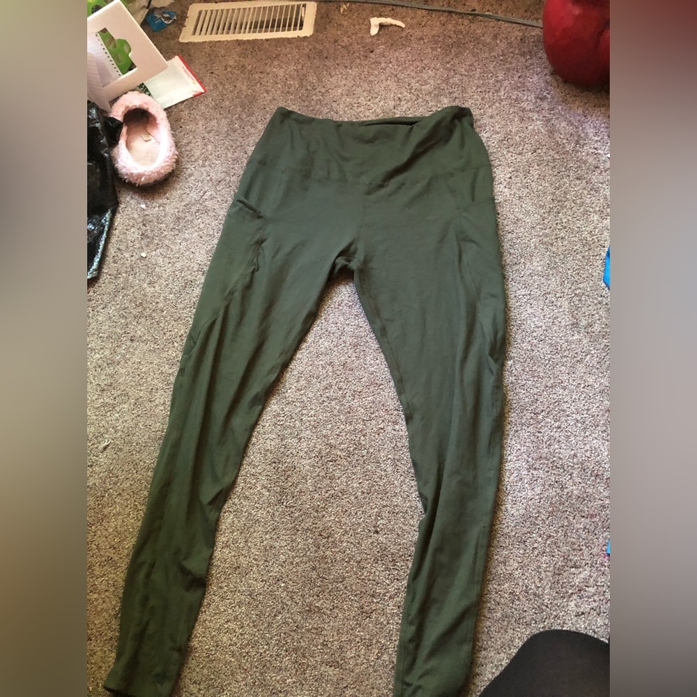 Women’s green yoga pants